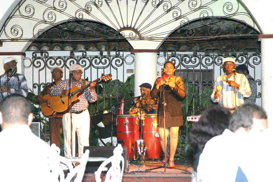 Cabaret at La Trova